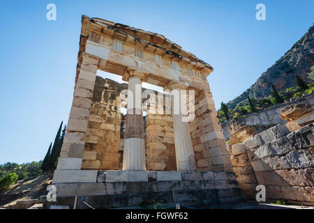 Alten Delphi, Phokis, Griechenland.  Schatzkammer der Athener.  Um den Anfang des vierten Jahrhunderts v. Chr. gebaut Stockfoto