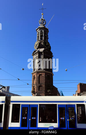 Straßenbahn vor der Munttoren, Muntplein, Amsterdam, Niederlande Stockfoto