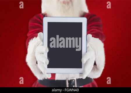 Zusammengesetztes Bild von Santa präsentiert einen TabletPC Stockfoto