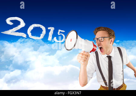 Zusammengesetztes Bild von geeky Geschäftsmann durch Megaphon schreien Stockfoto