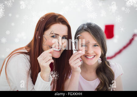 Zusammengesetztes Bild von festlichen Mutter und Tochter gemeinsam Backen Stockfoto