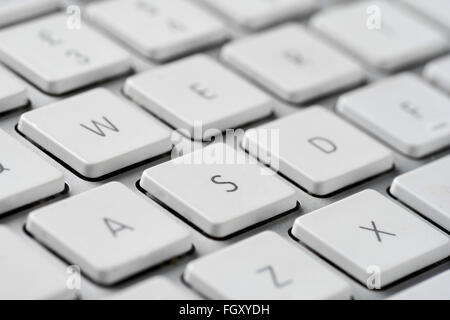 Computer-Tastatur mit weißen Tasten Stockfoto