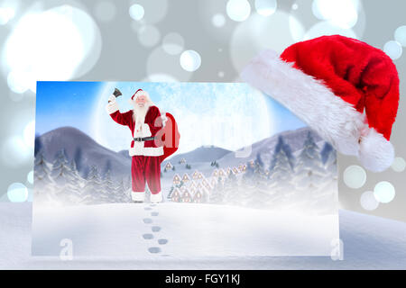 Zusammengesetztes Bild von Santa Lieferung präsentiert zum Dorf Stockfoto