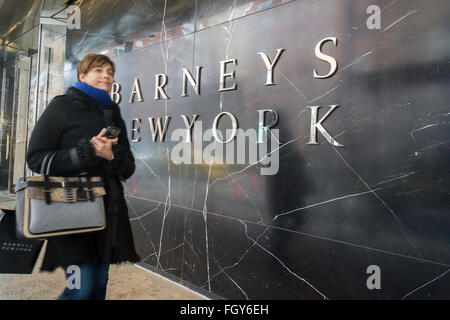 Die neue Barneys New York an der Seventh Avenue in Chelsea in New York am Samstag, 20. Februar 2016. Das Kaufhaus hat mit einem Geschäft in der Lage ihre ursprüngliche Einrichtung zurück. (© Richard B. Levine) Stockfoto