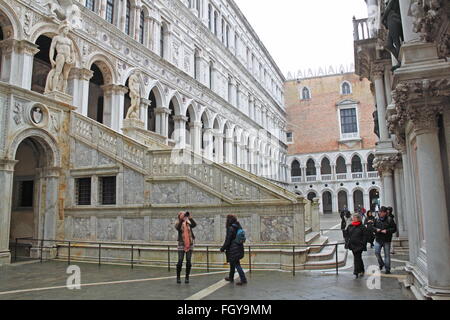 Scala dei Giganti (Riesen Treppe), Dogenpalast, Piazza San Marco, Venedig, Veneto, Italien, Adria, Europa Stockfoto