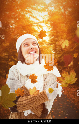 Zusammengesetztes Bild Brünette in warme Kleidung Stockfoto