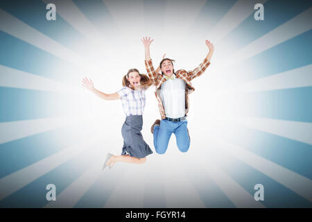 Zusammengesetztes Bild von geeky Hipster springen und lächelnd Stockfoto