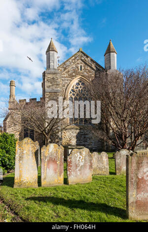 Pfarrei Kirche St Mary die Jungfrau Roggen East Sussex UK Rückansicht Stockfoto