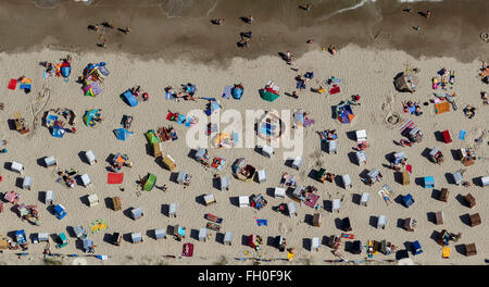 Luftbild, Strand in Binz mit Kurhaus Binz, Strandkörbe, Badende, Wellen, Strand, Binz, Rügen, Mecklenburg-Vorpommern, Deutschland Stockfoto