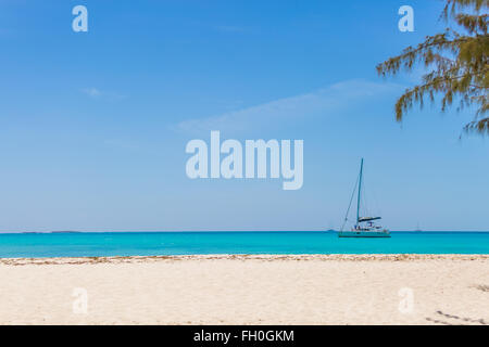 Katamaran am Strand Stockfoto