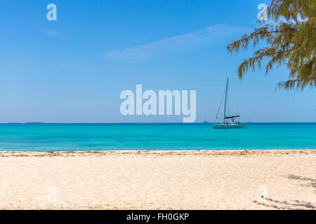 Katamaran am Strand Stockfoto