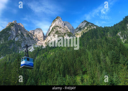 Fantastische Morgen auf Berg See Gosausee, befindet sich in der einzuchecken. Dramatische ungewöhnliche Szene. Alpen, Europa. Stockfoto