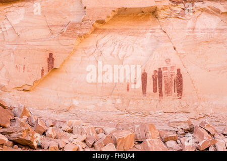 Der große Geist Cluster Gemälde in der großen Galerie in der abgelegenen Horseshoe Canyon Einheit des Canyonlands National Park, Utah Stockfoto