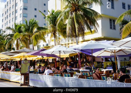 Miami Beach, Florida, Ocean Drive, Neujahr, Hotel, Unterkünfte, Hotels, Leslie, Cala Cafe, Restaurants, Restaurants, Restaurants, Restaurants, Restaurants, Cafés und Straßencafés im Freien Stockfoto