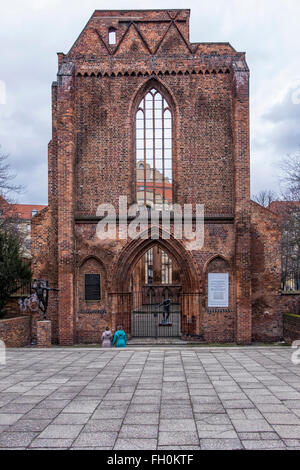 Berliner Franziskanerkloster, Franziskaner-Klosterkirche. Vorderfassade der Ruinen des mittelalterlichen Klosters in der Altstadt, Klosterviertel, Mitte-Berlin Stockfoto