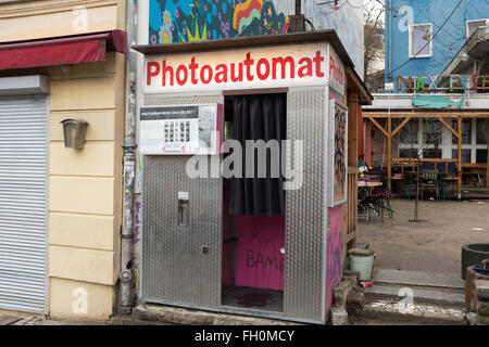 BERLIN, Februar 22: Automatische Fotokabine in der Veteranenstrasse in Berlin-Mitte am 22. Februar 2016. Stockfoto