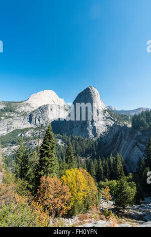 Liberty Cap, Yosemite-Nationalpark, Kalifornien, USA, Nordamerika Stockfoto