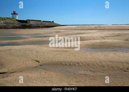 Burry Port Leuchtturm und Strand, Millennium Küstenpark, Llanelli, Carmarthenshire, Süd-Wales, UK Stockfoto