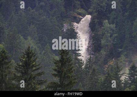 Val Genova Cascate del Lares in Den Dolomiten - Val Genova Cascate del Lares in Dolomiten, Alpen Stockfoto