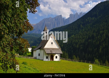 Welschnofen Kapelle St. Sebastian - Welschnofen-Kapelle St. Sebastian in Dolomiten Stockfoto