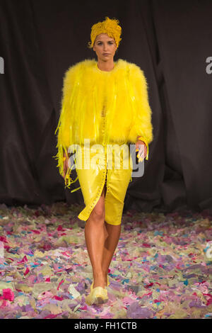 London, UK. 22. Februar 2016. Vogue Willams auf dem Laufsteg. Vin & Omi AW16 Modenschau während der London Fashion Week. Stockfoto