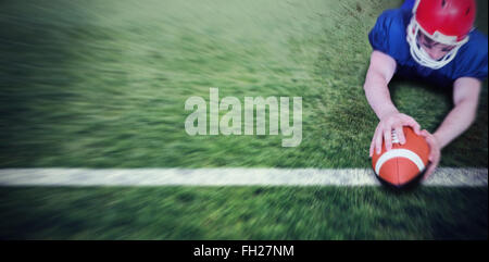 Zusammengesetztes Bild des american-Football-Spieler mit einen touchdown Stockfoto