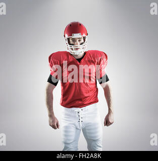 Zusammengesetztes Bild des Porträts von american Footballspieler mit seinem Helm Stockfoto