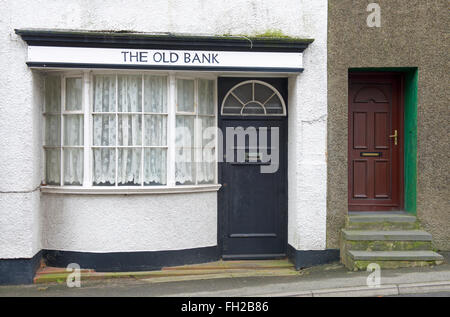 Haus - The Old Bank - im Dorf Bootle, West Cumbria, England UK Stockfoto