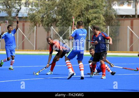 Sarusajai Guwahati, Assam, Indien. 23. Februar 2016. 64. alle Indien-Polizei-Hockey-Meisterschaft 2016 zwischen U.P und Assam auf Maulana Md. Tayebulla Hockey-Stadion, Sarusajai Guwahati, Assam auf 23.02.2016. Bildnachweis: Abhijit Bose/Alamy Live-Nachrichten Stockfoto