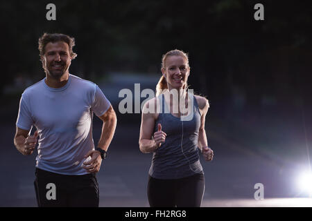 paar jogging am frühen Morgen Stockfoto