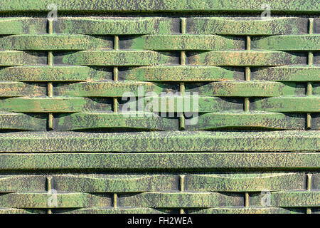 Alte rostige grüne Wellpappe Metall Wand Stockfoto