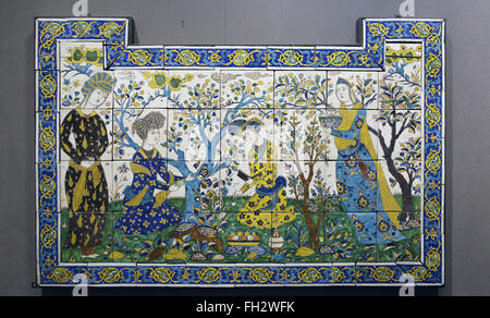 Treffen in einem Garten. Iran. 17. Jahrhundert. Farbig glasiert. Isfahan. Safavid Periode. Louvre-Museum. Paris. Frankreich. Stockfoto