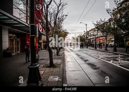 Passanten vor Seattle am Pike Place Market Stockfoto