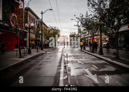Passanten vor Seattle am Pike Place Market Stockfoto