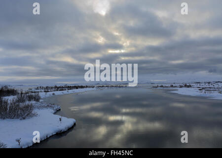 Winter Schnee Blick über Pingvallavatn, dem größten natürlichen See in Island, Pingvellir Nationalpark, UNESCO-Weltkulturerbe, Stockfoto