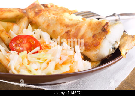 Backfisch - Safran-Kabeljau mit Kartoffeln und Gemüse Stockfoto