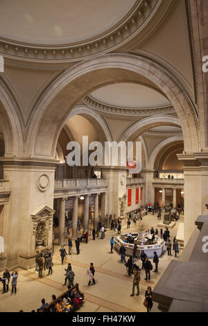 Eingangshalle im Metropolitan Museum of Art in New York City das größte Museum in den Vereinigten Staaten. Stockfoto