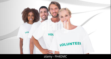 Zusammengesetztes Bild des Lächelns Freiwilligengruppe Stockfoto