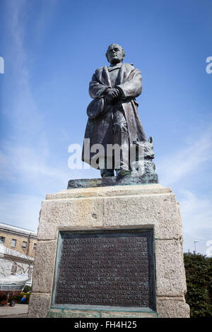 Denkmal an den Polar-Explorer Captain Robert Falcon Scott im Historic Dockyard, Portsmouth. Stockfoto