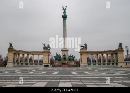 Der Heldenplatz ist der größte Platz der Stadt Budapest & befindet sich am Ende der Andrássy Avenue. Stockfoto