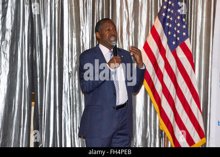 Summerlin, Nevada, USA. 23. Februar 2016. Ben Carson-Kampagnen für die republikanische Nominierung zum Präsidentschaftskandidaten im Berg Schatten Community Center in Summerlin. Herr Carson ist derzeit in den Umfragen mit dem Caucus passiert später am Abend zurück. Bildnachweis: Jennifer Mack/Alamy Live-Nachrichten Stockfoto