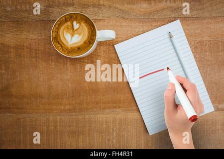 Zusammengesetztes Bild der Businesswomans Handschrift mit marker Stockfoto