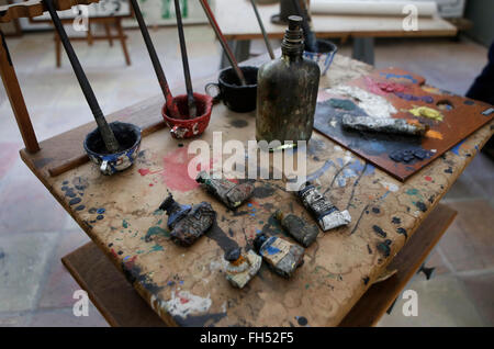 Original Joan Miro Werkzeuge sind zu sehen in seinem Studio an Fundació Pilar ich Joan Miró in Palma De Mallorca. Stockfoto