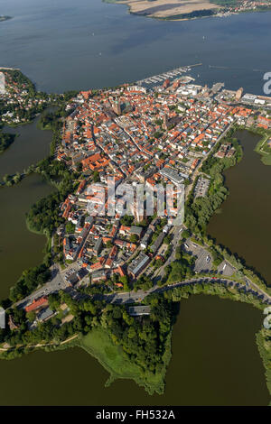 Luftaufnahme, Stralsund, mit dem Wasserschloss alte Stadt Insel Stralsund, Kirche St. Nikolai, Stralsund, Ostsee, Stockfoto