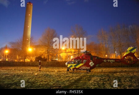 Didcot, Oxfordshire, Vereinigtes Königreich. 23. Februar 2016. Ein Mensch ist tot, und ein größeren Vorfall nach dem Einsturz eines Gebäudes in Didcot A Power Station erklärt wurde. South Central Ambulance Service sagte, dass es seine Ex-Bereich-Response-Team auf der Website, sowie drei Ambulanzen und die Air Ambulance gesendet hat. Ein Sprecher sagte: "Wir beschreiben es als ein Grossereignis." Thames Valley Police bestätigte Offiziere waren in der Szene aber haben nicht weitere Details veröffentlicht. Bildnachweis: Uknip/Alamy Live-Nachrichten Stockfoto