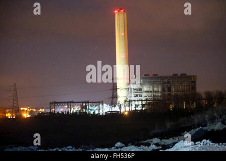 Didcot, Oxfordshire, Vereinigtes Königreich. 23. Februar 2016. Ein Mensch ist tot, und ein größeren Vorfall nach dem Einsturz eines Gebäudes in Didcot A Power Station erklärt wurde. South Central Ambulance Service sagte, dass es seine Ex-Bereich-Response-Team auf der Website, sowie drei Ambulanzen und die Air Ambulance gesendet hat. Ein Sprecher sagte: "Wir beschreiben es als ein Grossereignis." Thames Valley Police bestätigte Offiziere waren in der Szene aber haben nicht weitere Details veröffentlicht. Bildnachweis: Uknip/Alamy Live-Nachrichten Stockfoto