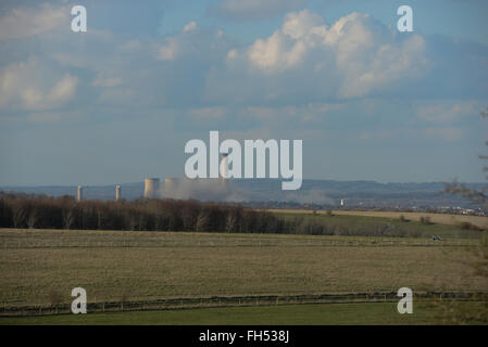 Didcot, Oxfordshire, Vereinigtes Königreich. 23. Februar 2016. Didcot Kraftwerk Explosion, Didcot Oxfordshire. kurz nach dem Urknall Credit: ImageSelect/Alamy Live News Stockfoto