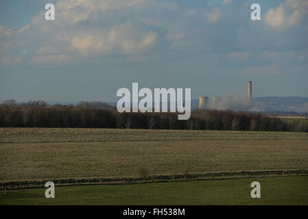 Didcot, Oxfordshire, Vereinigtes Königreich. 23. Februar 2016. Didcot Kraftwerk Explosion kurz nach dem Urknall Credit: ImageSelect/Alamy Live News Stockfoto