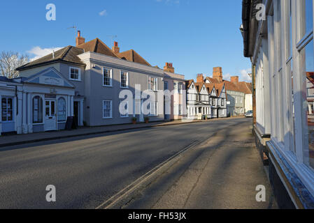 Der malerische High Street in Dedham, Essex, England, im Herzen von Dedham Vale. Das Gebiet wurde vom Künstler Joh berühmt gemacht. Stockfoto