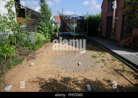 Verlegung von Sod, Boden vorbereiten Stockfoto